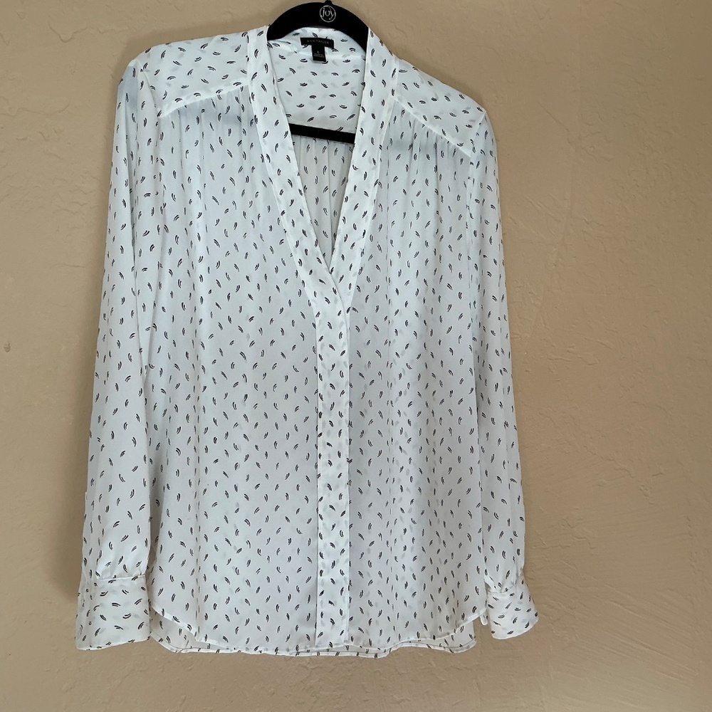 Ann Taylor v-neck button long-sleeved blouse L